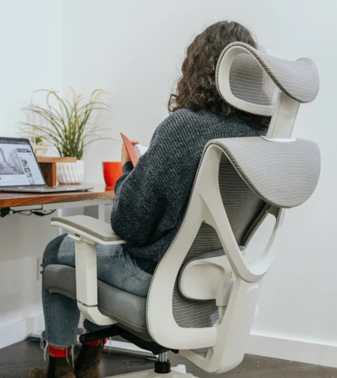 silla ergonómica para espalda oficina postura correcta trabajo sentado